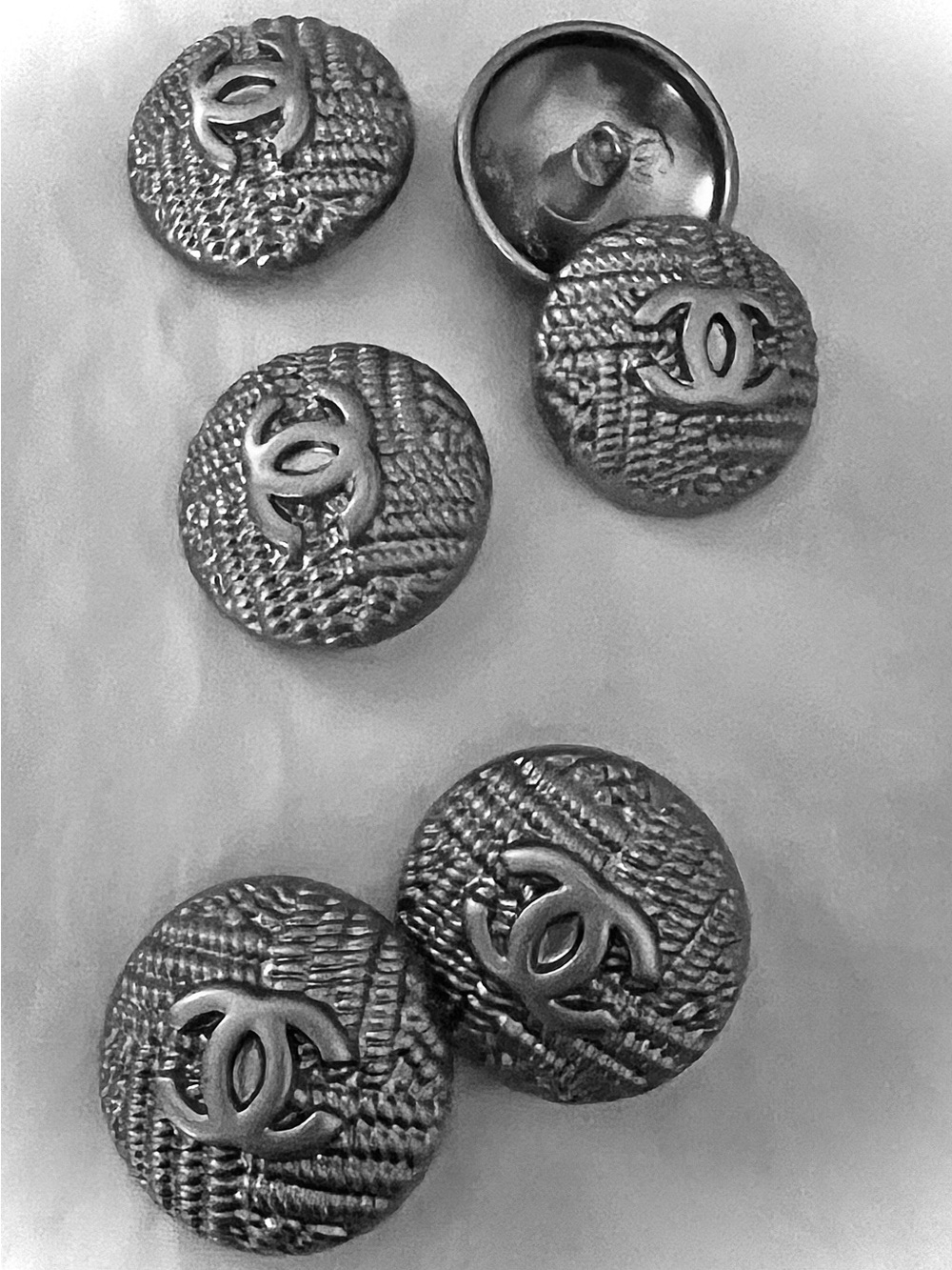 23 mm(set of 6)Matte Silver textured alloy metal CC logo/Shank-back/Markings